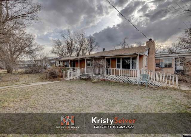 Property at 2806 Salt Creek Hwy, Casper, WY 82601, 2 beds, 2 baths