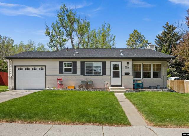 Property at 1360 Jamaica Dr, Casper, WY 82601, 3 beds, 2 baths