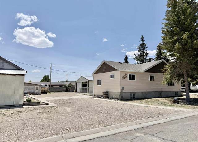 Property at 17 Glencoe St St, Diamondville, WY 83116, 4 beds, 1.75 baths