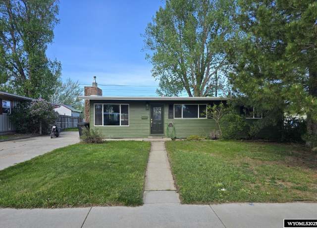 Property at 2024 Laramie Ave, Casper, WY 82604, 3 beds, 1.75 baths