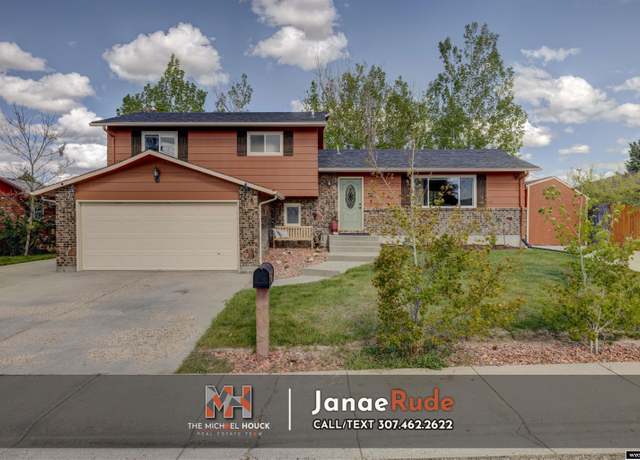 Property at 521 Thelma Dr, Casper, WY 82609, 5 beds, 2.75 baths