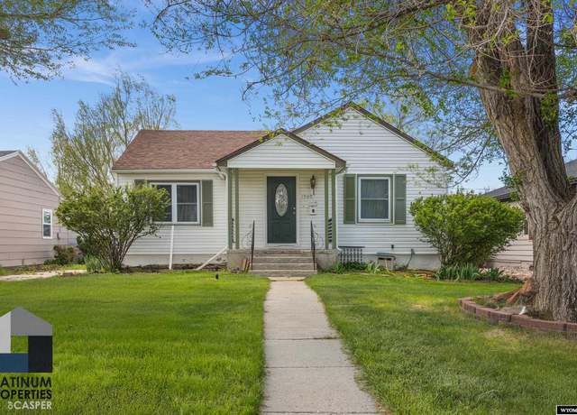 Property at 1960 S Chestnut St, Casper, WY 82601, 4 beds, 2 baths