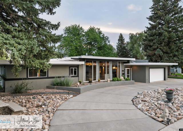 Property at 91 Magnolia St, Casper, WY 82604, 3 beds, 2.5 baths