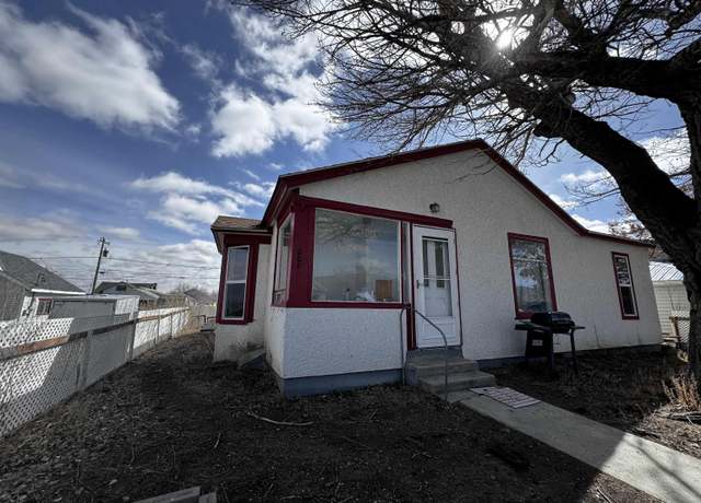 Property at 208 E Pine St, Rawlins, WY 82301, 7 beds, 3 baths