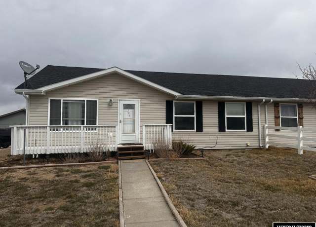 Property at 709 Olive Cir, Rawlins, WY 82301, 3 beds, 2 baths