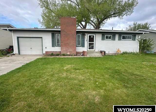 Property at 408 S 18th St, Worland, WY 82401, 5 beds, 1.75 baths