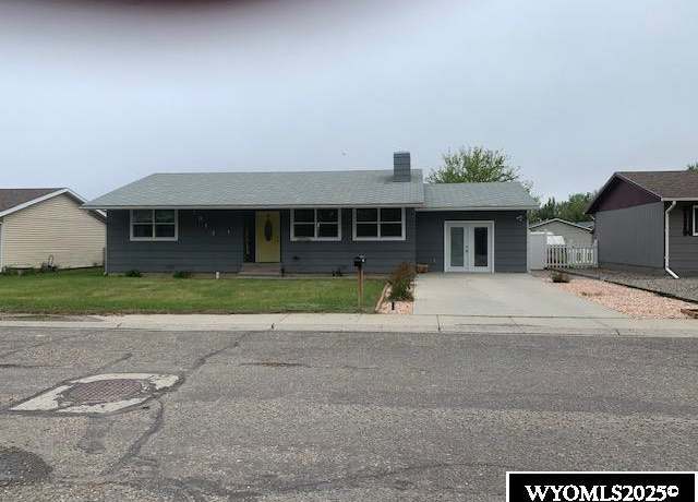 Property at 1913 Cardinal St, Worland, WY 82401, 3 beds, 2 baths