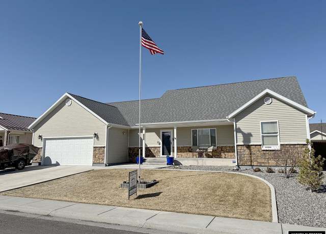Property at 1508 E Forest Dr, Riverton, WY 82501, 3 beds, 2 baths