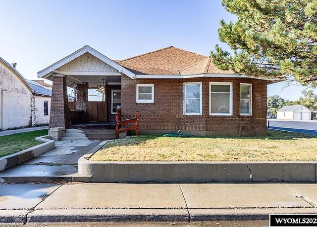 Property at 636 Bridger Ave, Rock Springs, WY 82901, 3 beds, 1.75 baths