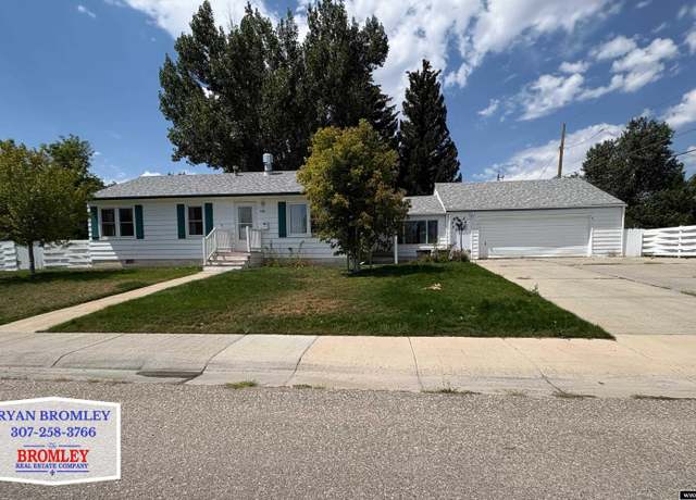 Property at 736 S Payne Ave, Casper, WY 82609, 3 beds, 1.75 baths
