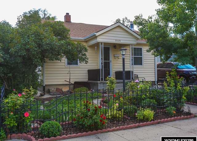 Property at 909 S Mckinley St, Casper, WY 82601, 4 beds, 1.25 baths