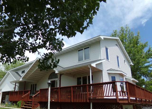 Property at 325 Mary Dr, Riverton, WY 82501, 4 beds, 3.5 baths