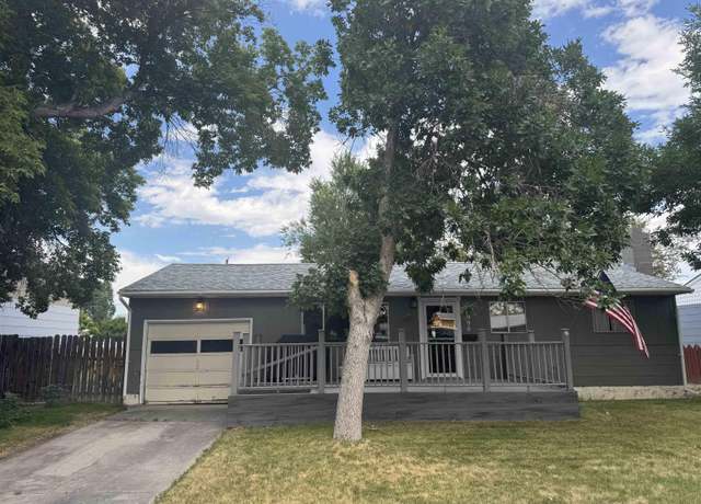 Property at 990 Dabich Ave, Lander, WY 82520, 5 beds, 2 baths