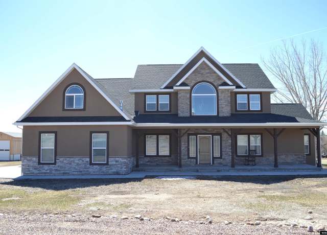 Property at 1709 Mountain View Dr Dr, Urie, WY 82937, 5 beds, 2.5 baths