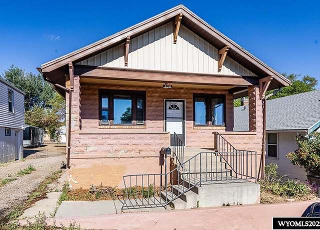 Property at 820 Connecticut Ave, Rock Springs, WY 82901, 2 beds, 2 baths