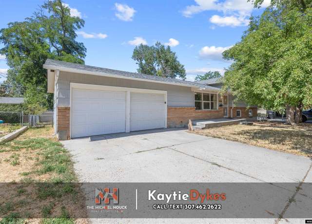 Property at 1320 Kingsbury Dr, Casper, WY 82609, 6 beds, 2 baths