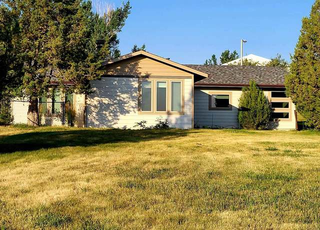 Property at 41 Ridgewater Ln, Douglas, WY 82633, 4 beds, 3 baths