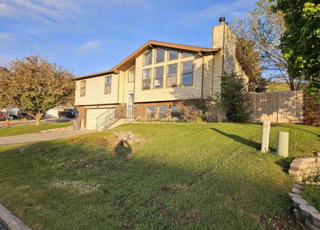 Property at 301 Emerson Ave, Evanston, WY 82930, 4 beds, 2 baths