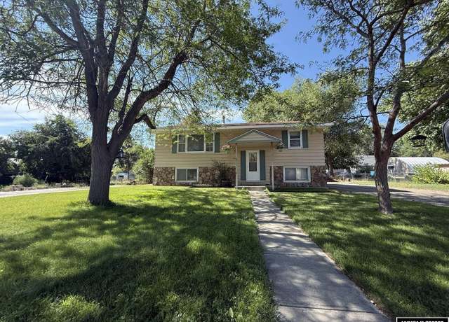 Property at 655 Amoretti St, Lander, WY 82520, 4 beds, 2 baths