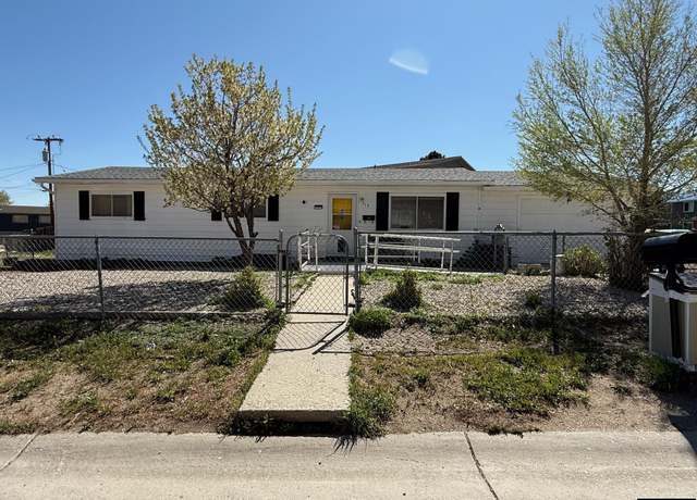 Property at 417 Monroe St, Rawlins, WY 82301, 3 beds, 1 bath
