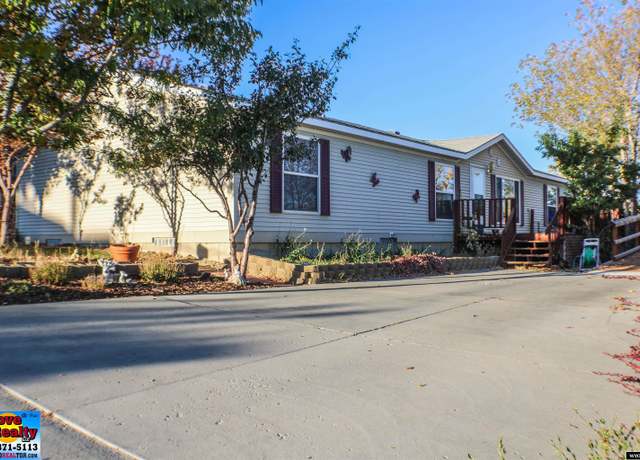 Property at 820 Maple St, Rock Springs, WY 82901, 4 beds, 2 baths