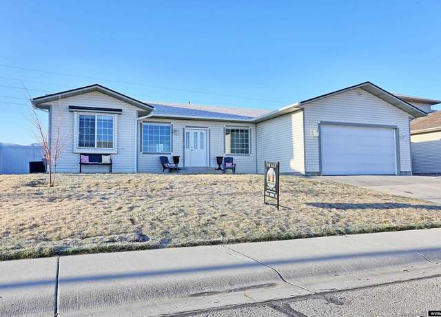 Property at 1511 Falcon Crest Blvd, Casper, WY 82601, 5 beds, 3.5 baths