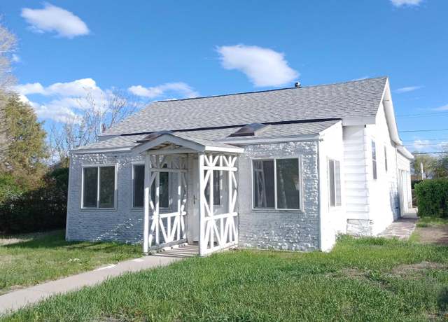 Property at 621 W Fremont Ave, Riverton, WY 82501, 2 beds, 1.75 baths
