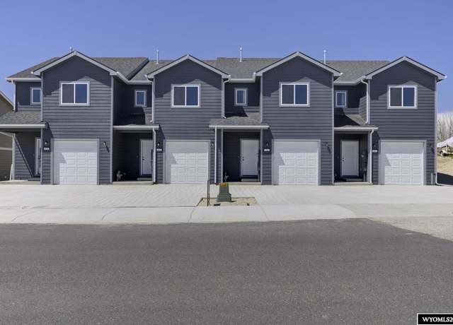 Property at 600 Badger Ln, Mills, WY 82604, 10 beds, 10 baths