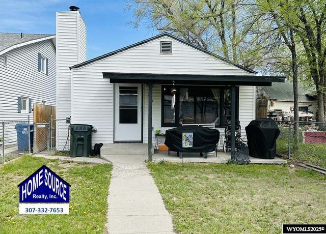 Property at 308 W Monroe St, Riverton, WY 82501, 2 beds, 1 bath