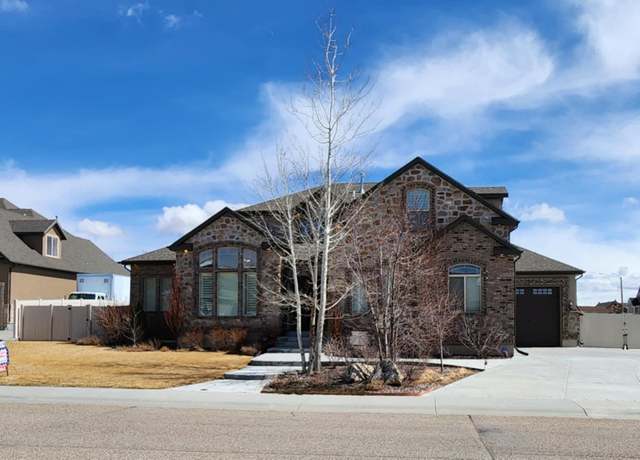 Property at 303 Tamarack Dr, Rock Springs, WY 82901, 5 beds, 3.5 baths
