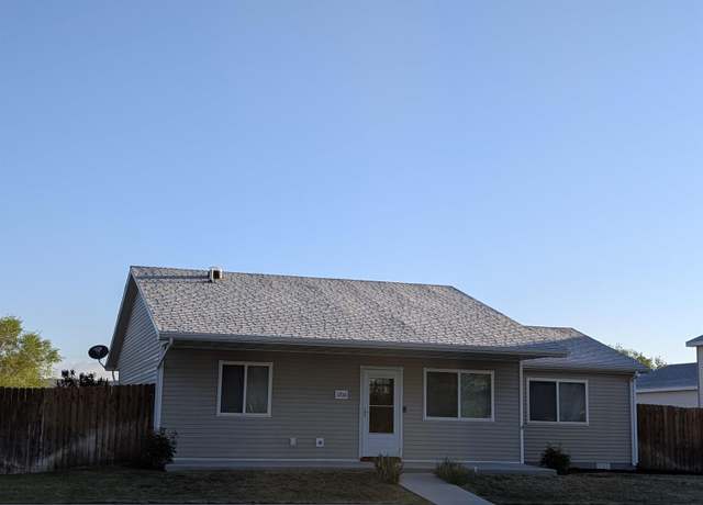 Property at 1206 E Park Ave, Riverton, WY 82501, 3 beds, 2 baths