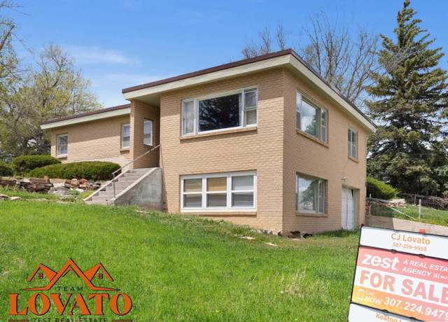 Property at 500 Parkview Dr, Casper, WY 82609, 4 beds, 2 baths