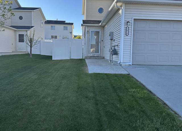Property at 2416 Westridge Dr, Rock Springs, WY 82901, 3 beds, 2.5 baths