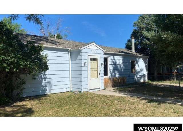 Property at 1525 19th St, Cody, WY 82414, 4 beds, 1 bath