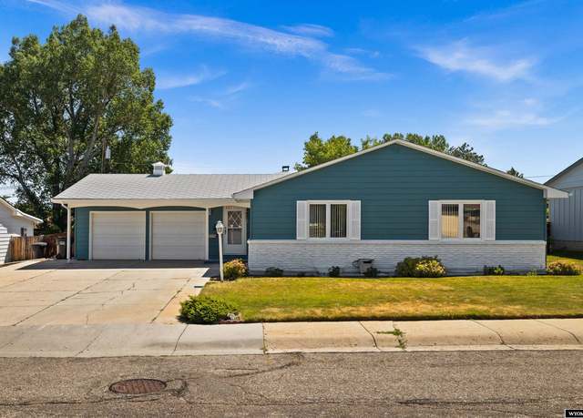 Property at 3411 Valley Rd, Casper, WY 82604, 5 beds, 3 baths