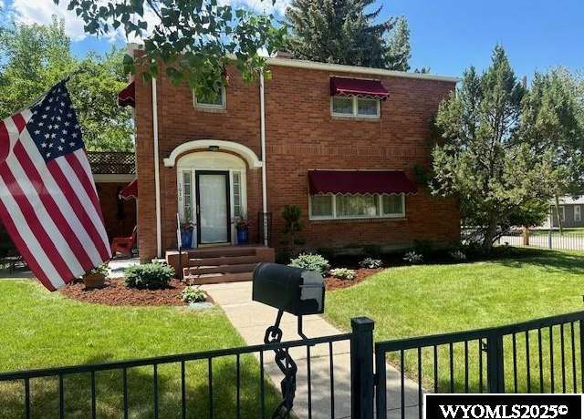 Property at 1010 S Durbin St, Casper, WY 82601, 3 beds, 3 baths