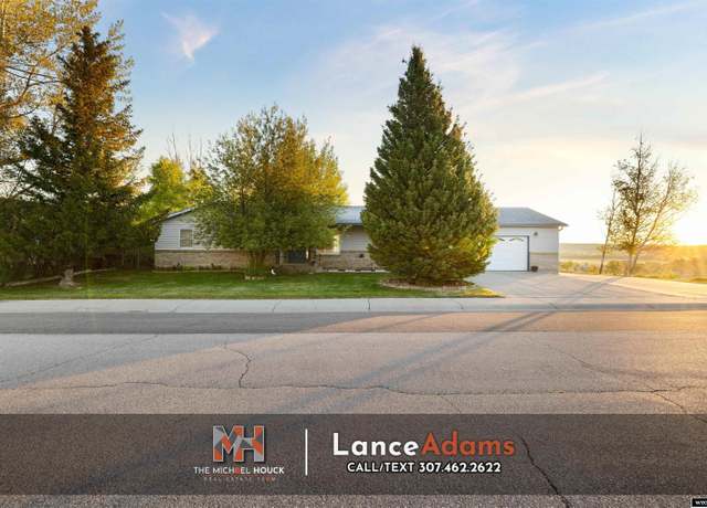 Property at 396 Williams Way, Glenrock, WY 82637, 3 beds, 2.5 baths