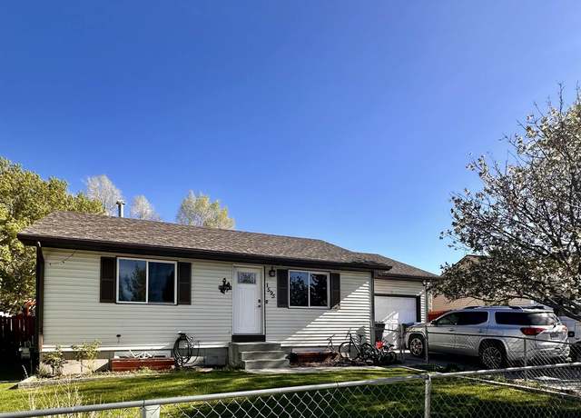 Property at 1595 S Riverbend Dr, Green River, WY 82935, 3 beds, 2 baths
