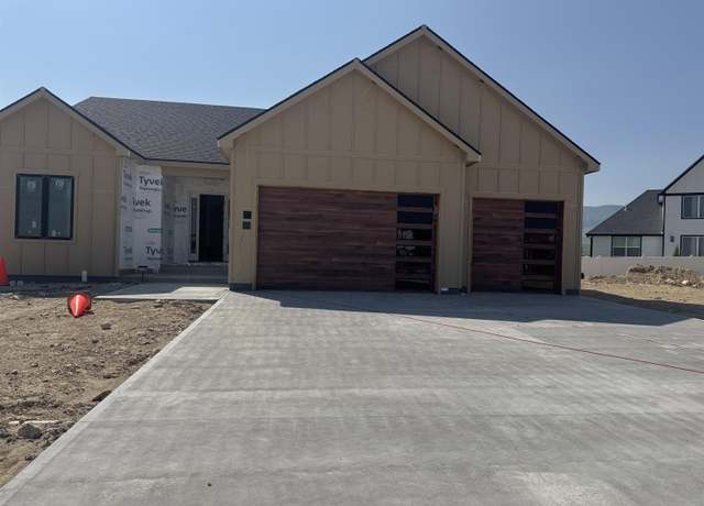 Property at 2735 Heathrow Ave, Casper, WY 82609, 5 beds, 3 baths