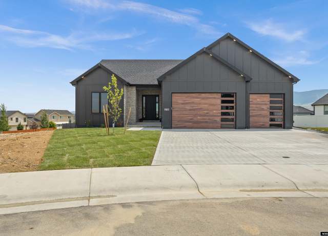 Property at 2735 Heathrow Ave, Casper, WY 82609, 5 beds, 3 baths