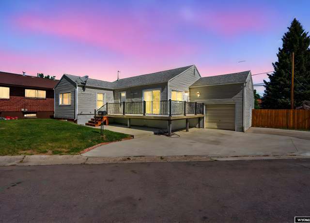 Property at 432 15th Street St, Evanston, WY 82930, 3 beds, 2 baths