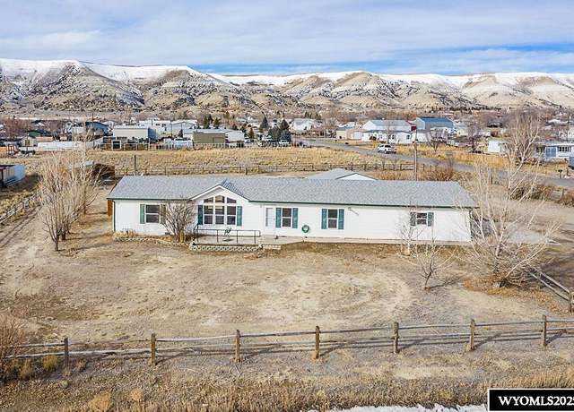 Property at 297 Folsom Dr, Rock Springs, WY 82901, 3 beds, 2 baths