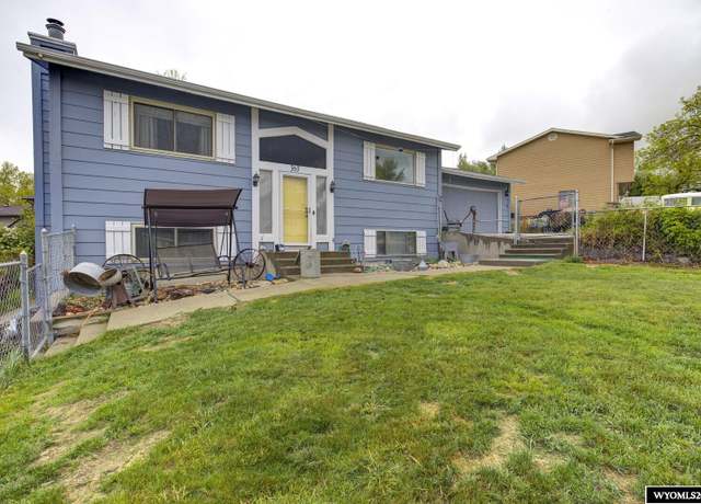 Property at 363 Oleander St, Casper, WY 82604, 3 beds, 2 baths