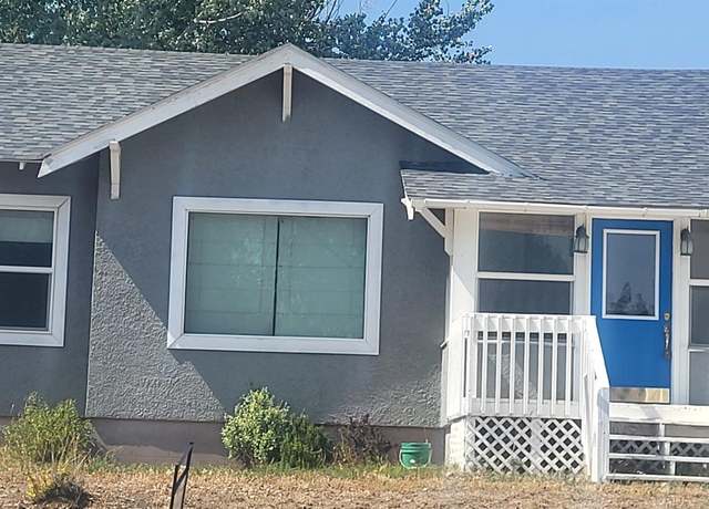 Property at 923 W Pine St, Rawlins, WY 82301, 3 beds, 1.5 baths