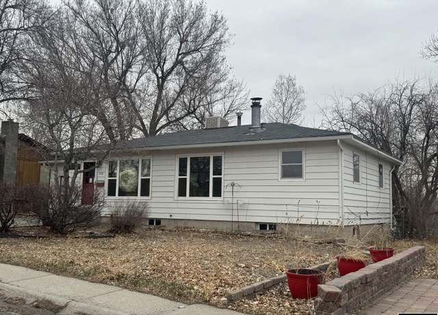 Property at 208 Cascade St, Riverton, WY 82501, 4 beds, 2 baths