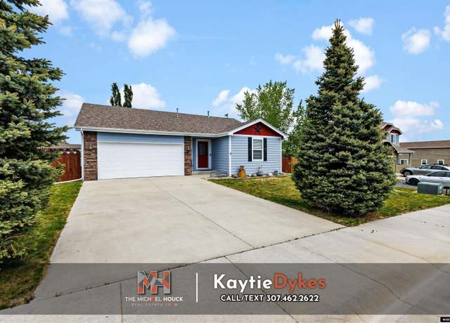 Property at 6560 South Springs Rd, Casper, WY 82604, 3 beds, 1.75 baths