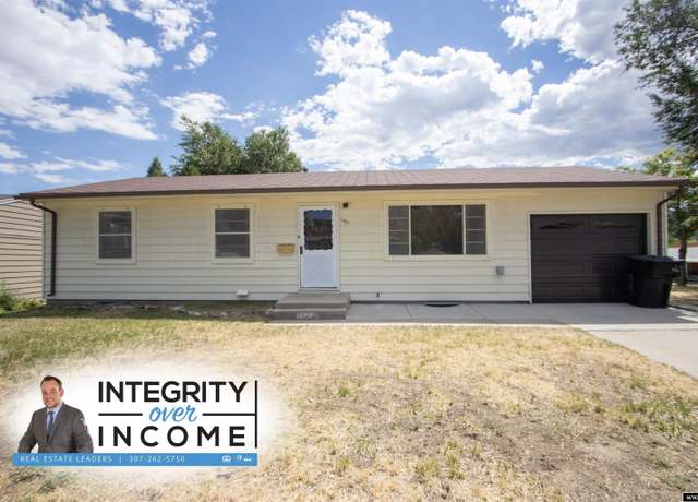 Property at 2631 Navarre Rd, Casper, WY 82604, 4 beds, 2 baths