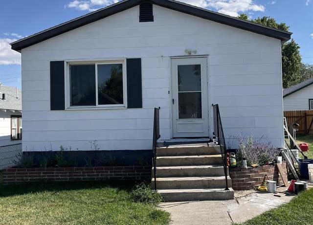 Property at 306 E Walnut St, Rawlins, WY 82301, 3 beds, 2 baths