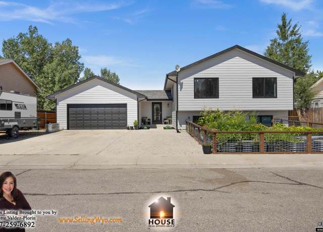 Property at 2128 Omaha Trl, Bar Nunn, WY 82601, 4 beds, 3 baths