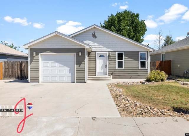 Property at 621 Bozeman Trl, Evansville, WY, 3 beds, 2 baths